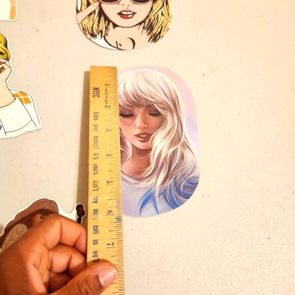 Taylor Swift Hangable Cut Outs Set Of 9 - Picture 6 of 7